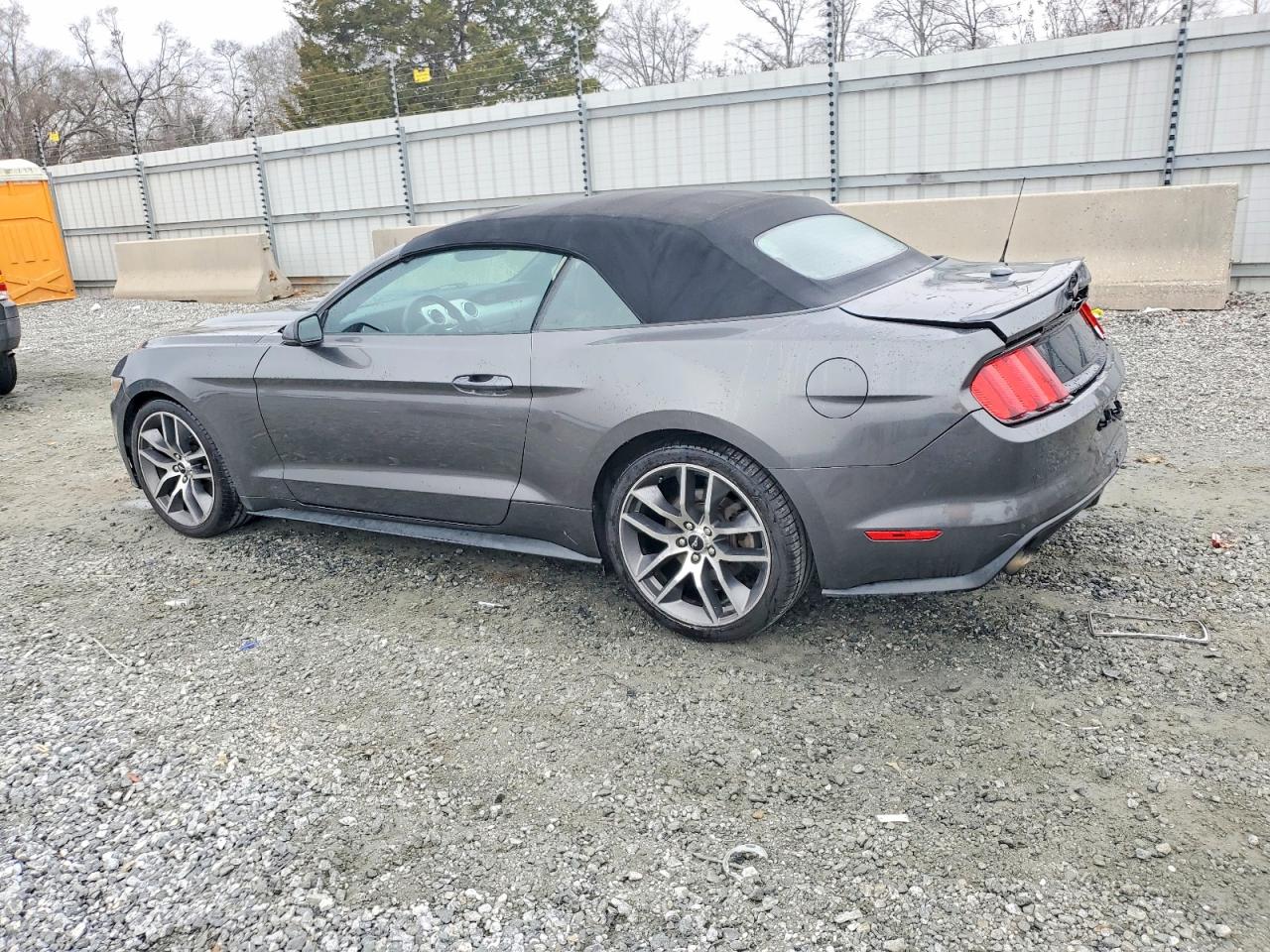 2015 FORD MUSTANG photo 3