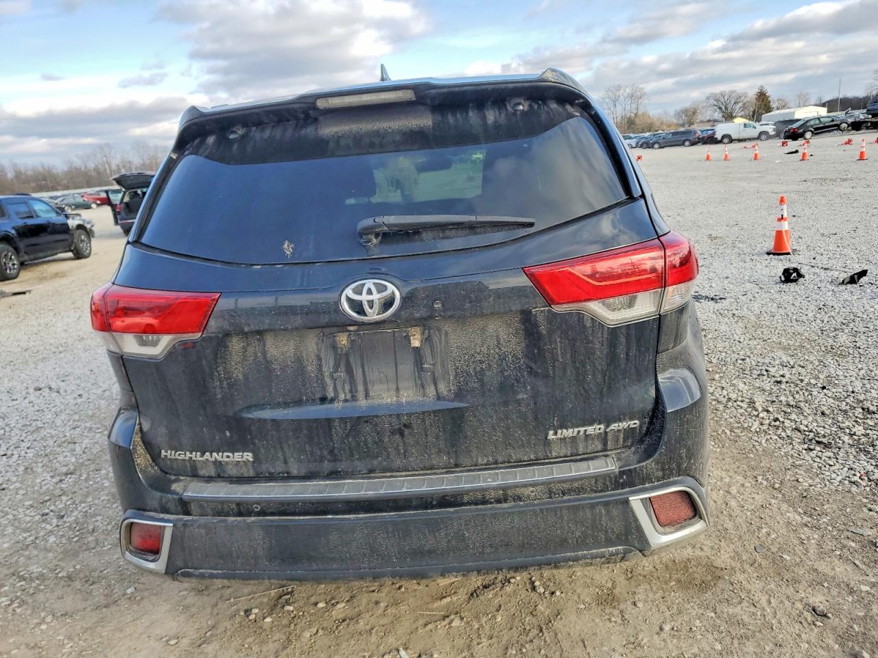 2017 TOYOTA HIGHLANDER LIMITED photo 6