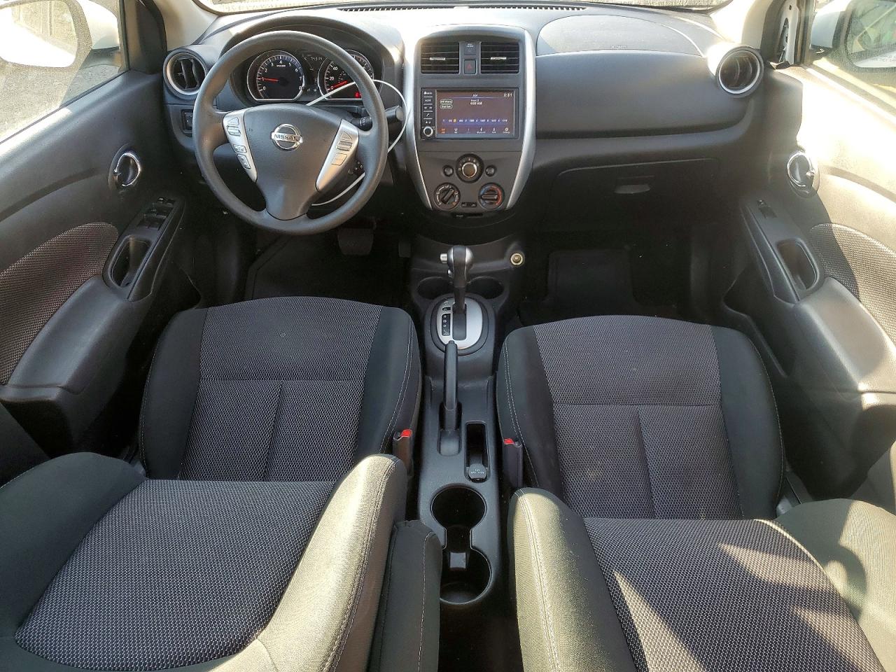 2019 NISSAN VERSA SV photo 8