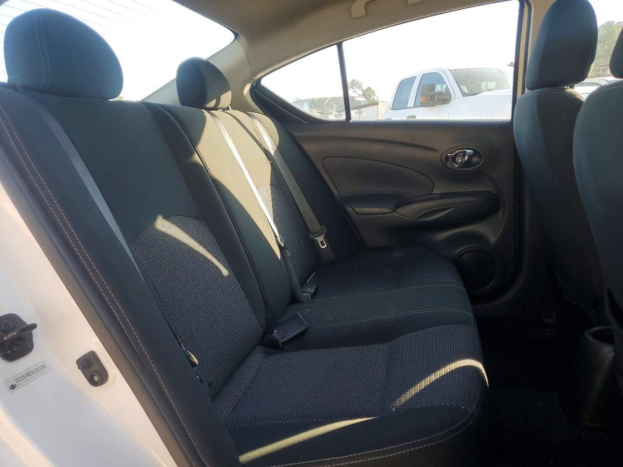 2019 NISSAN VERSA SV photo 10