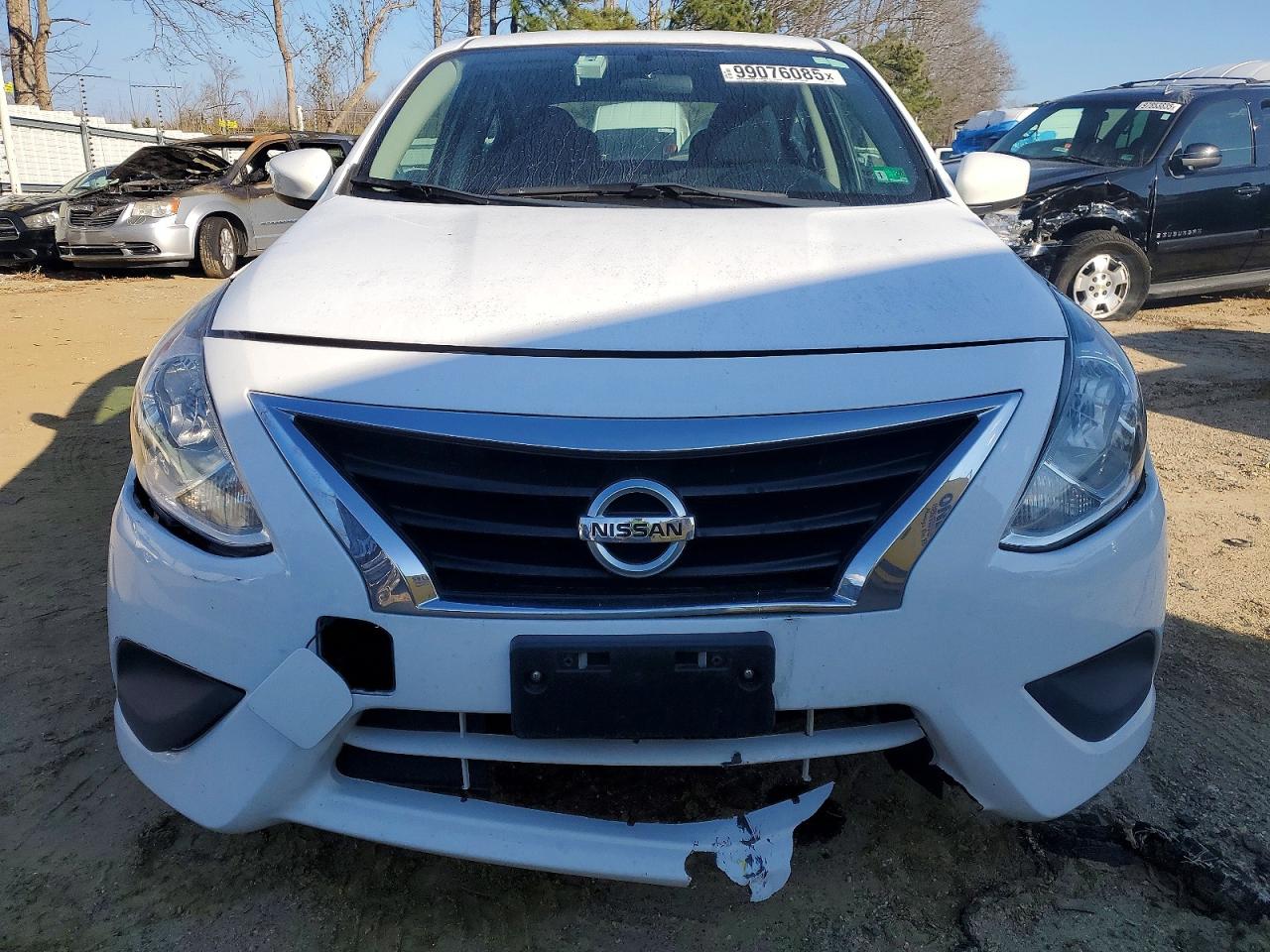 2019 NISSAN VERSA SV photo 5