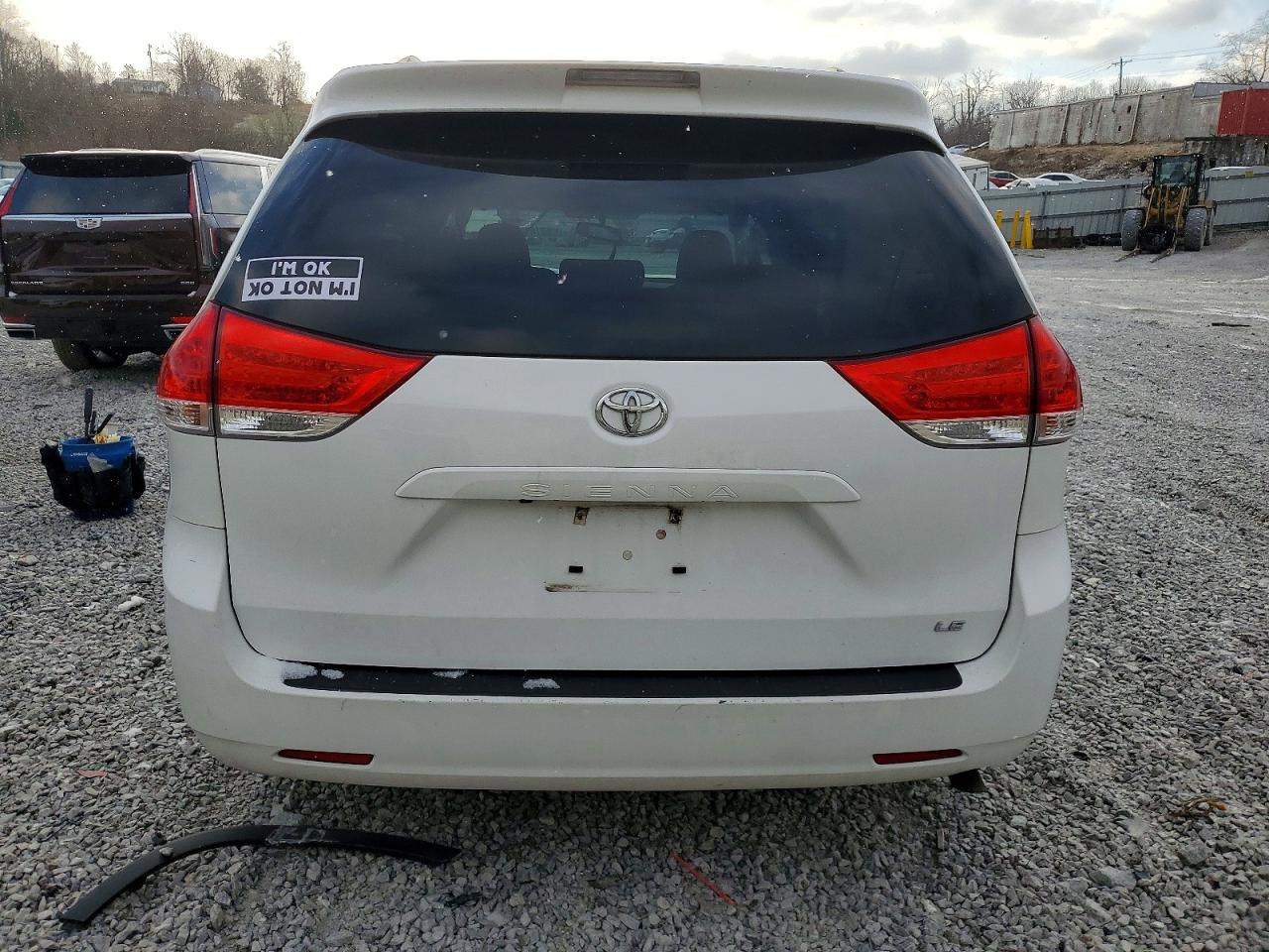 2014 TOYOTA SIENNA LE photo 6