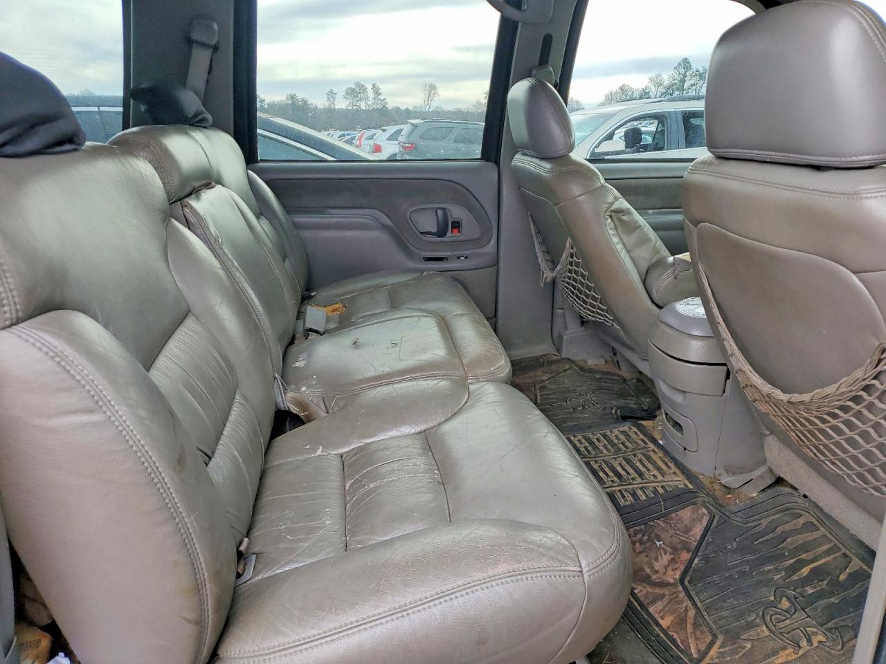 1997 GMC SUBURBAN K1500 photo 19