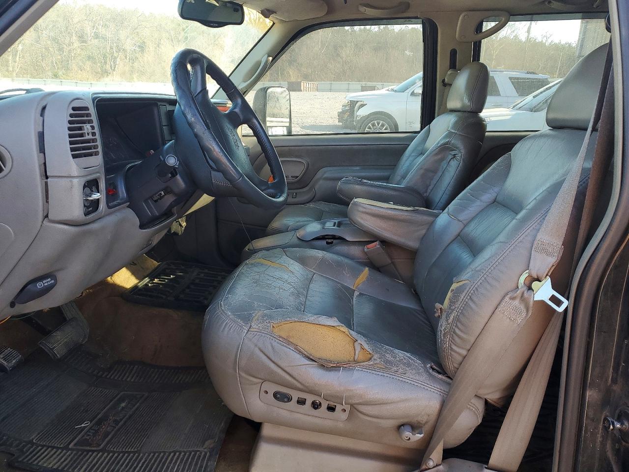 1997 GMC SUBURBAN K1500 photo 13