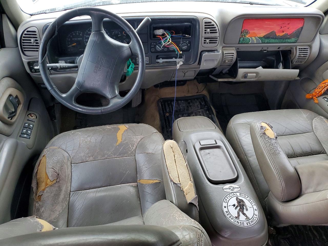 1997 GMC SUBURBAN K1500 photo 15