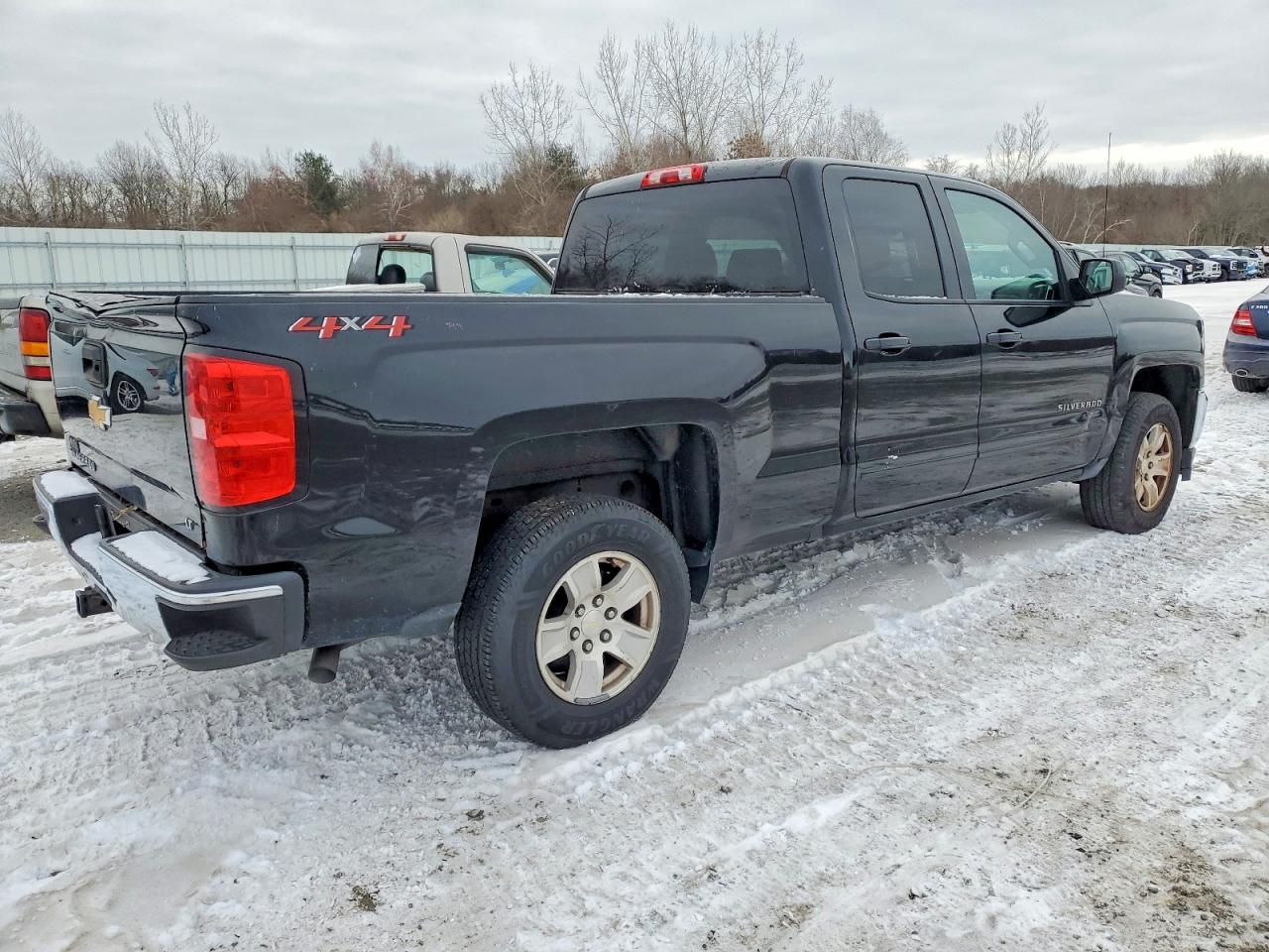 2018 CHEVROLET SILVERADO K1500 LT photo 3