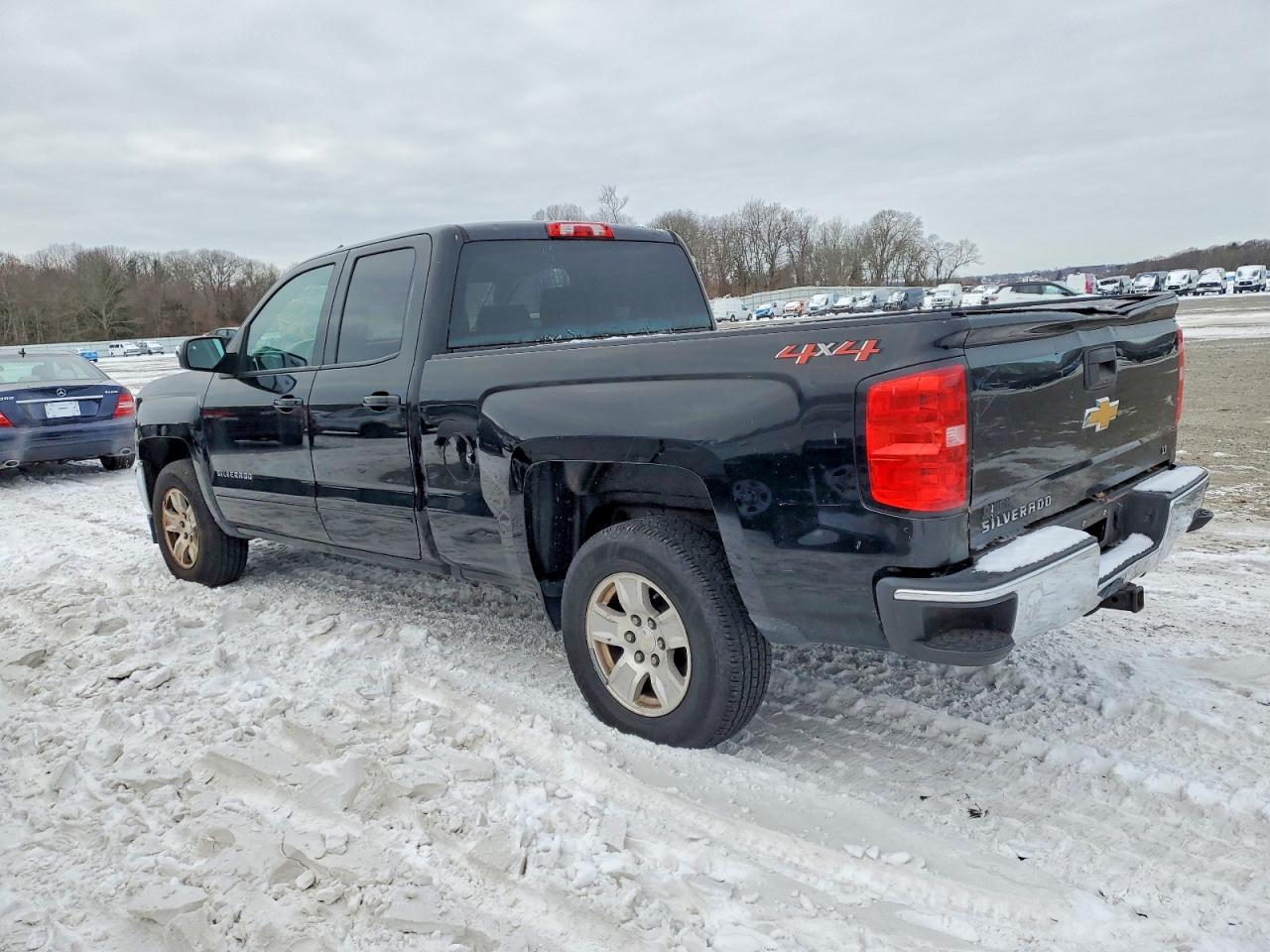 2018 CHEVROLET SILVERADO K1500 LT photo 2