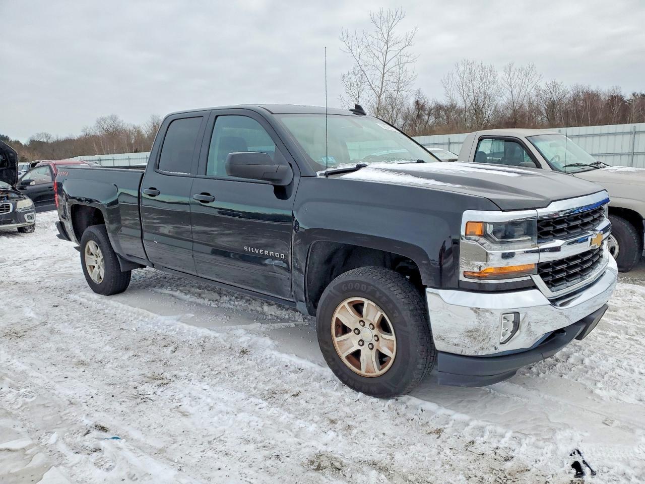 2018 CHEVROLET SILVERADO K1500 LT photo 4