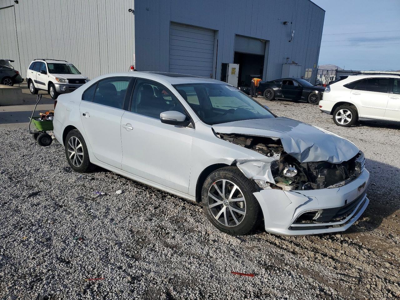 2017 VOLKSWAGEN JETTA SE photo 4