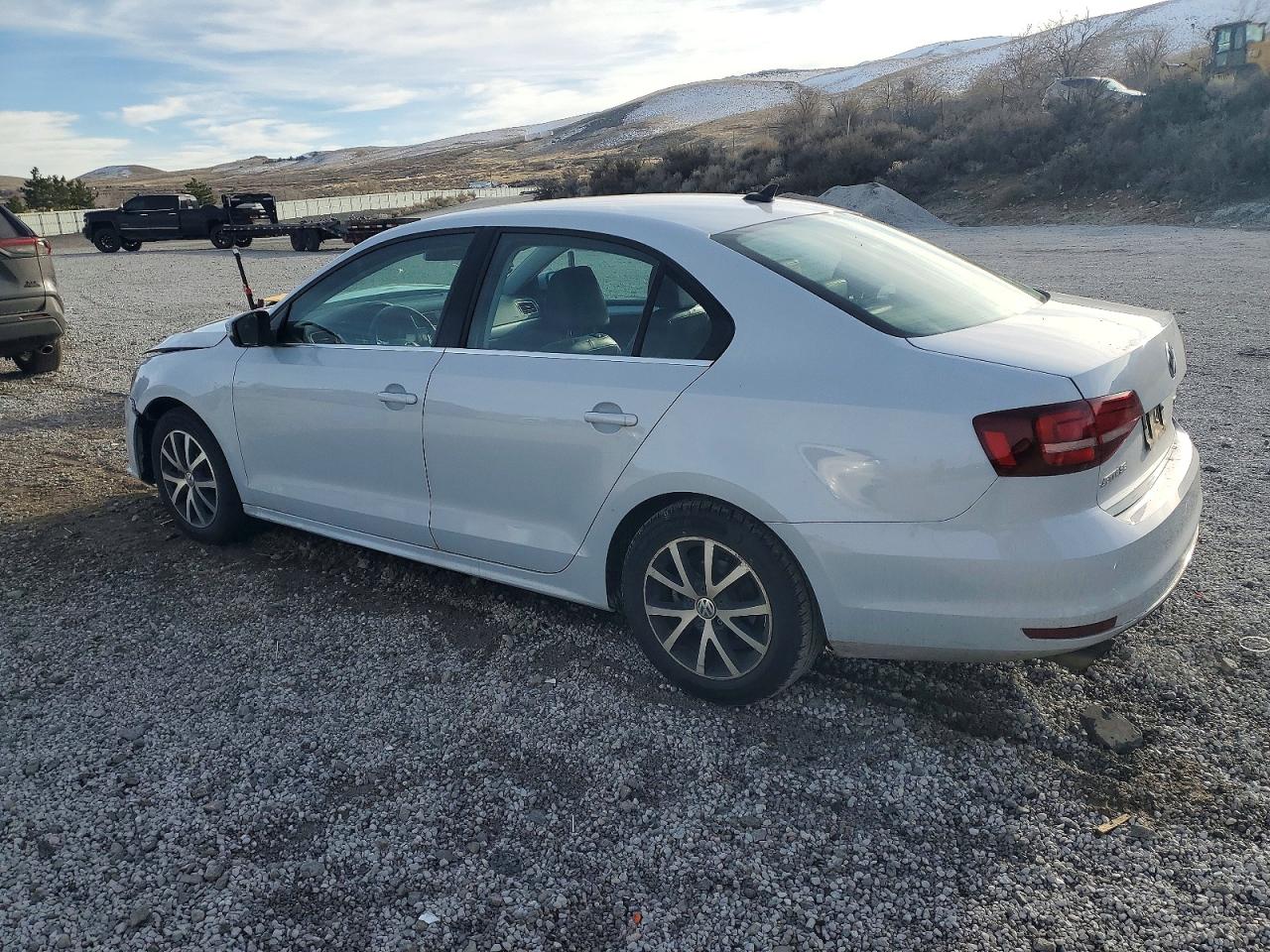 2017 VOLKSWAGEN JETTA SE photo 2