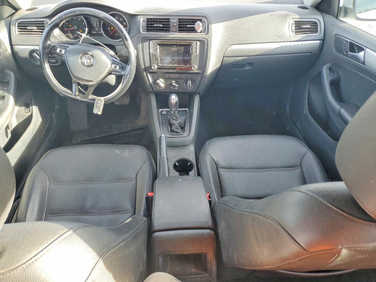 2017 VOLKSWAGEN JETTA SE photo 8