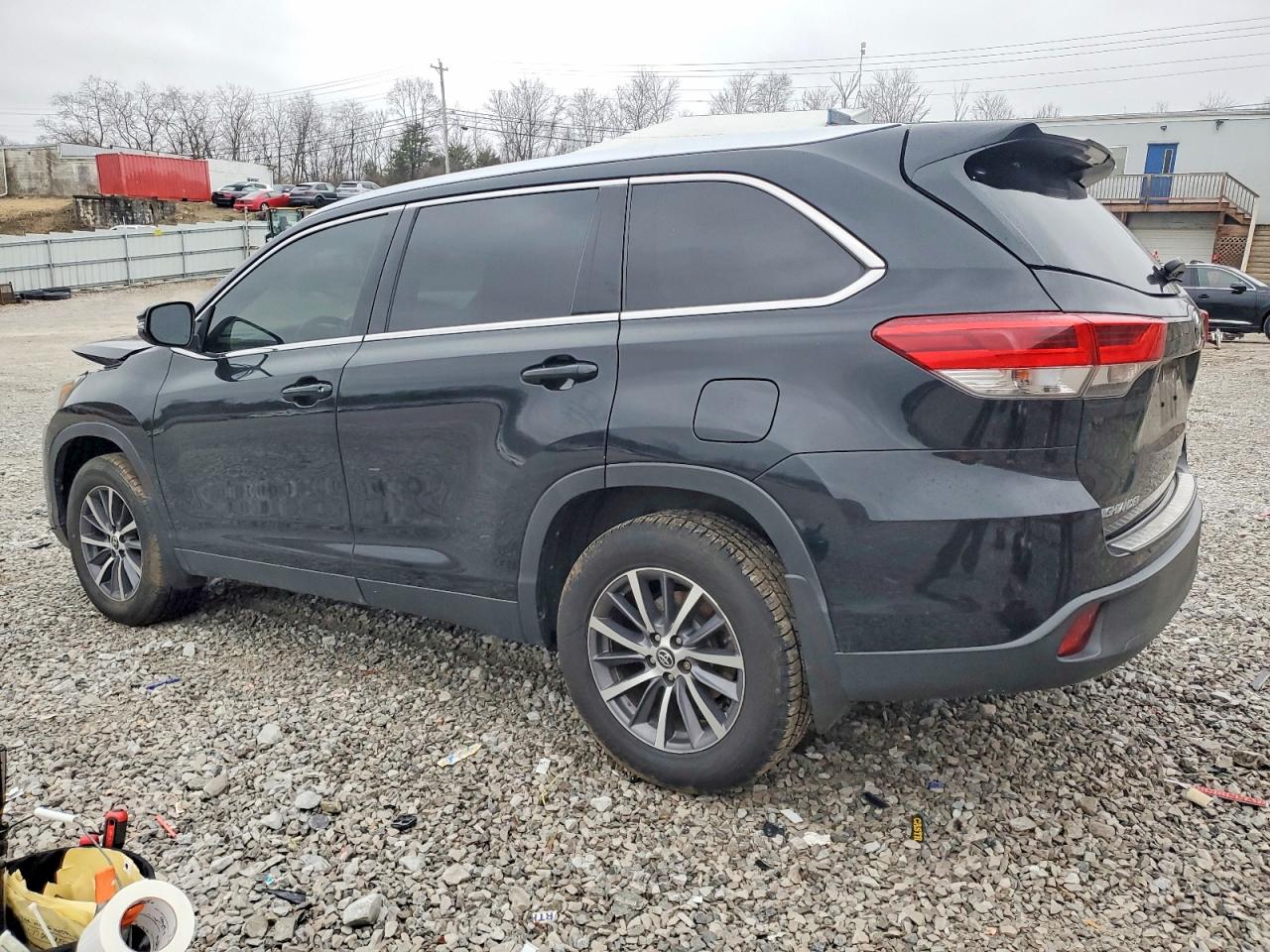 2019 TOYOTA HIGHLANDER SE photo 2