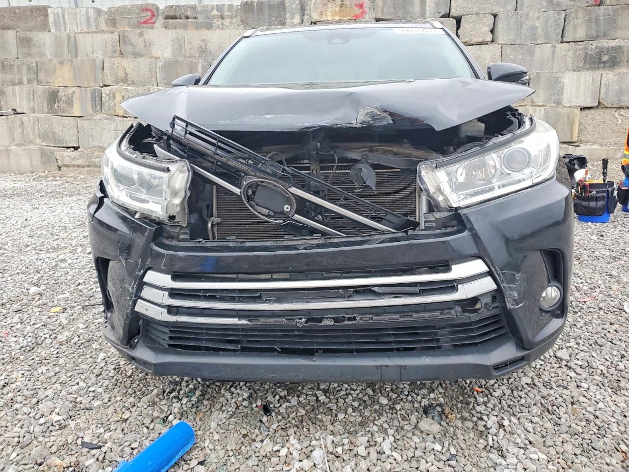 2019 TOYOTA HIGHLANDER SE photo 5