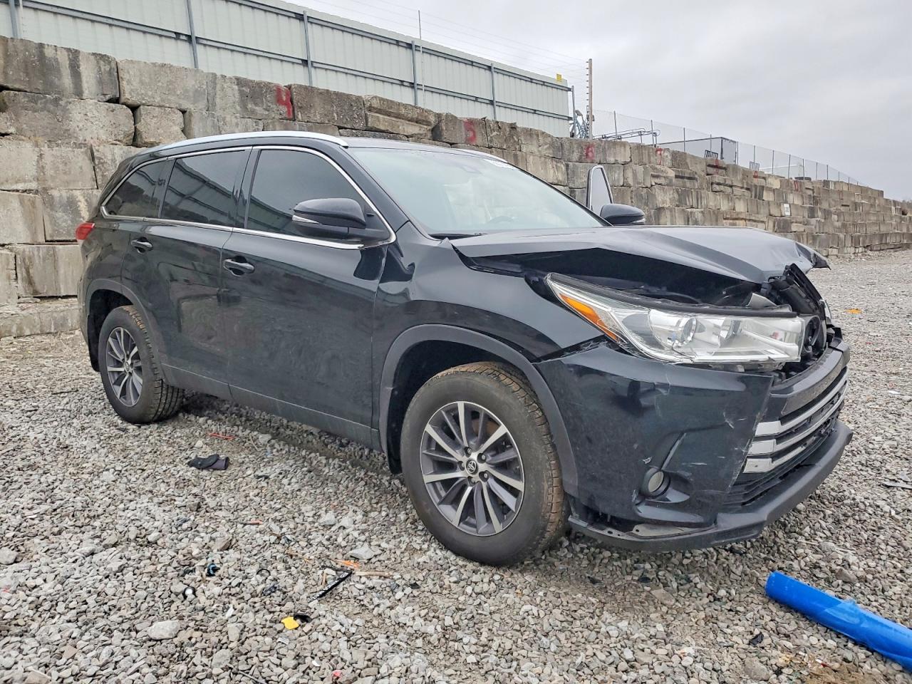 2019 TOYOTA HIGHLANDER SE photo 4