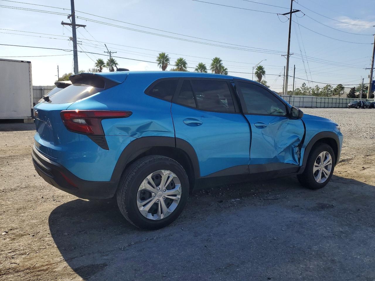 2025 CHEVROLET TRAX LS photo 5
