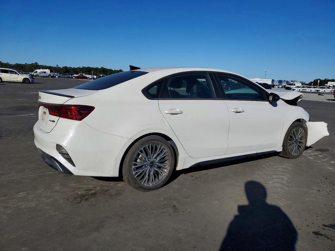 2023 KIA FORTE GT LINE photo 3