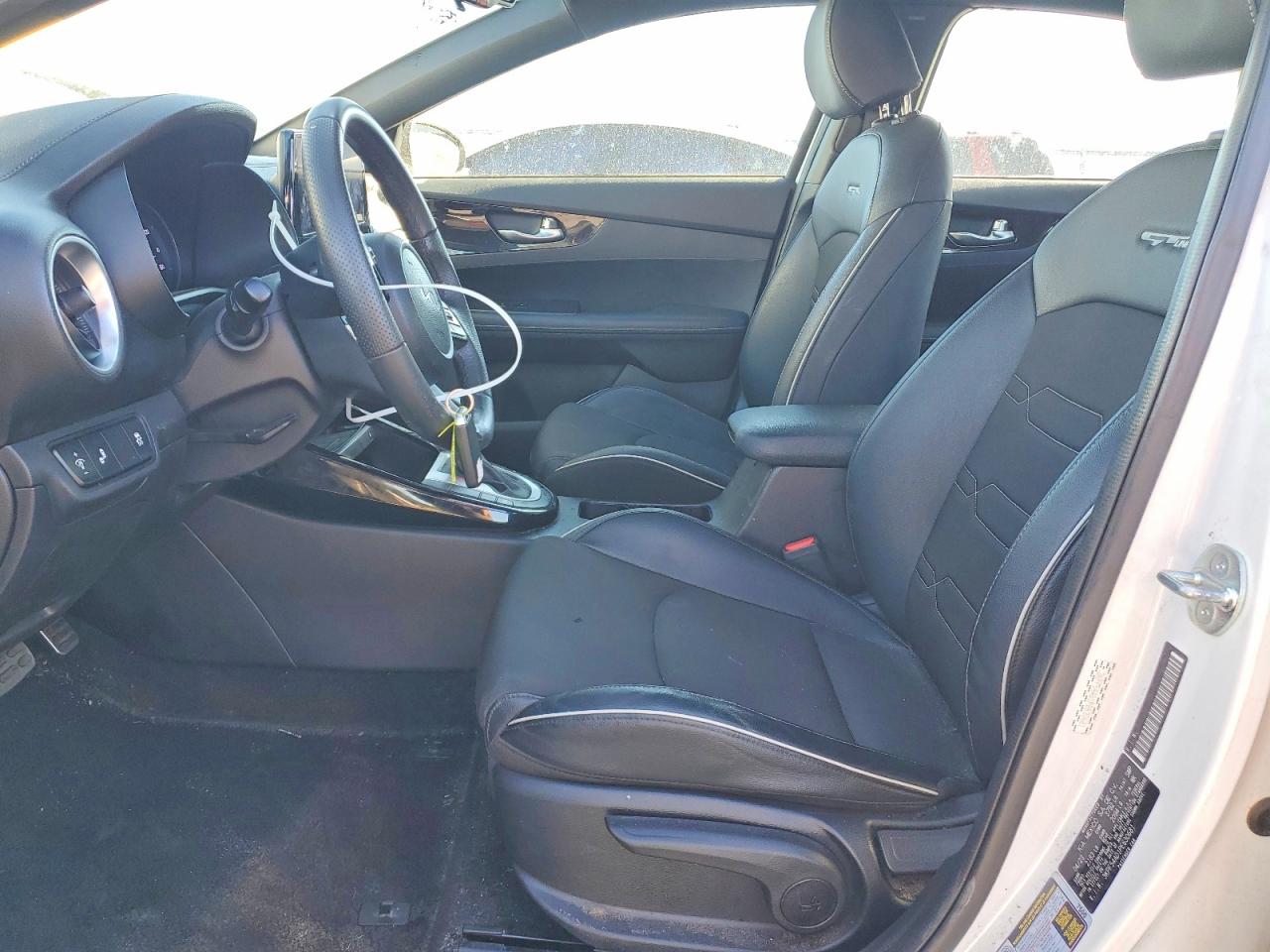 2023 KIA FORTE GT LINE photo 7