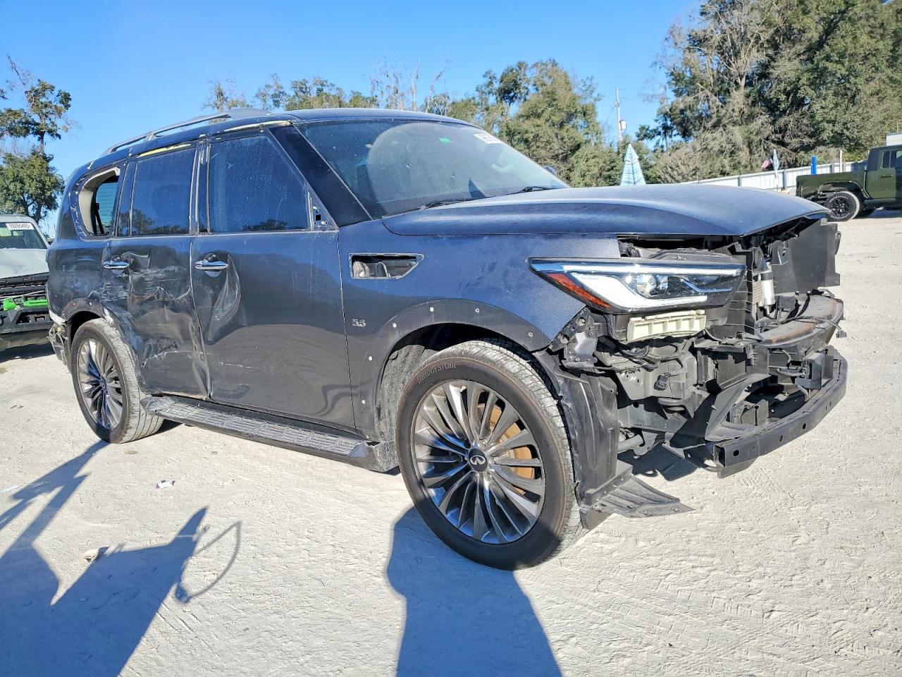 2019 INFINITI QX80 LUXE photo 4