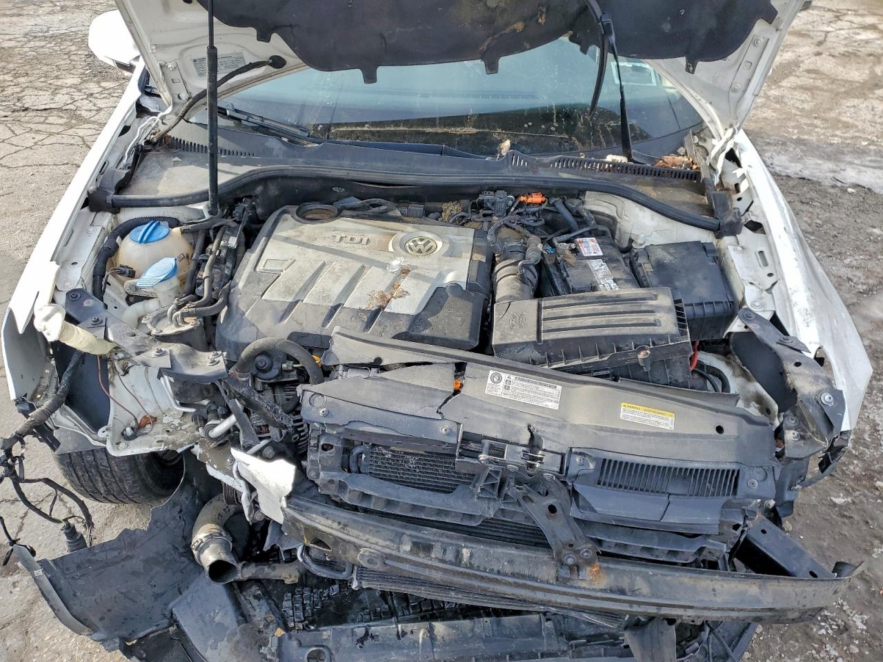2014 VOLKSWAGEN JETTA TDI photo 11