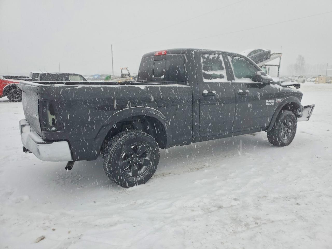 2016 RAM 1500 SLT photo 3