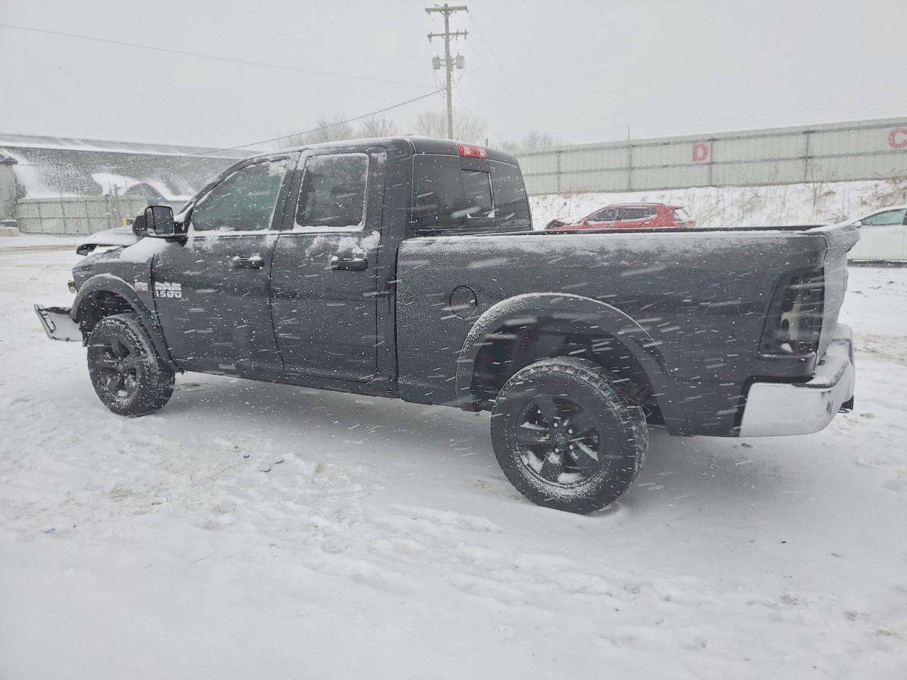 2016 RAM 1500 SLT photo 2