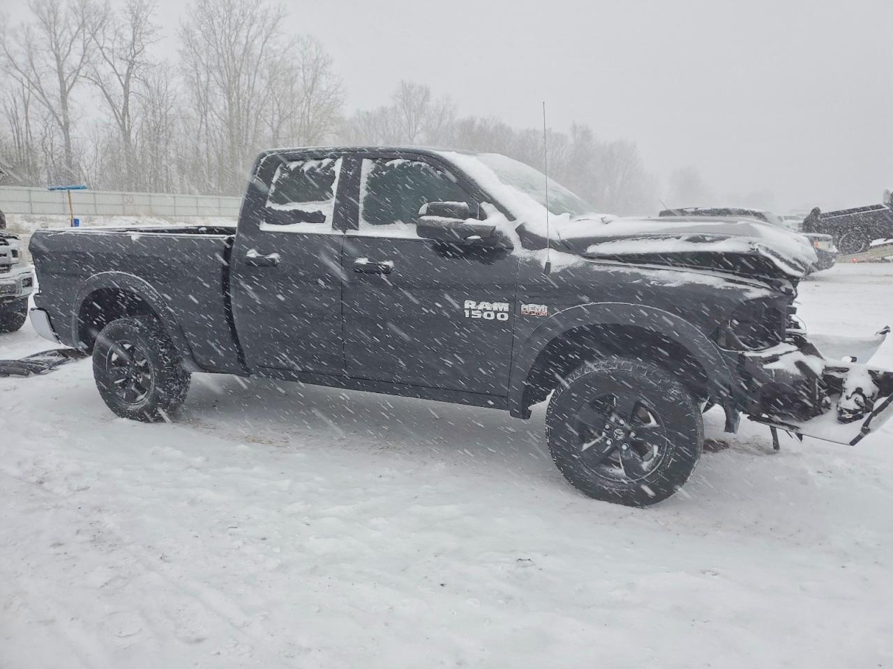 2016 RAM 1500 SLT photo 4