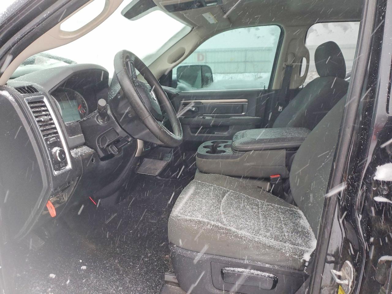 2016 RAM 1500 SLT photo 7