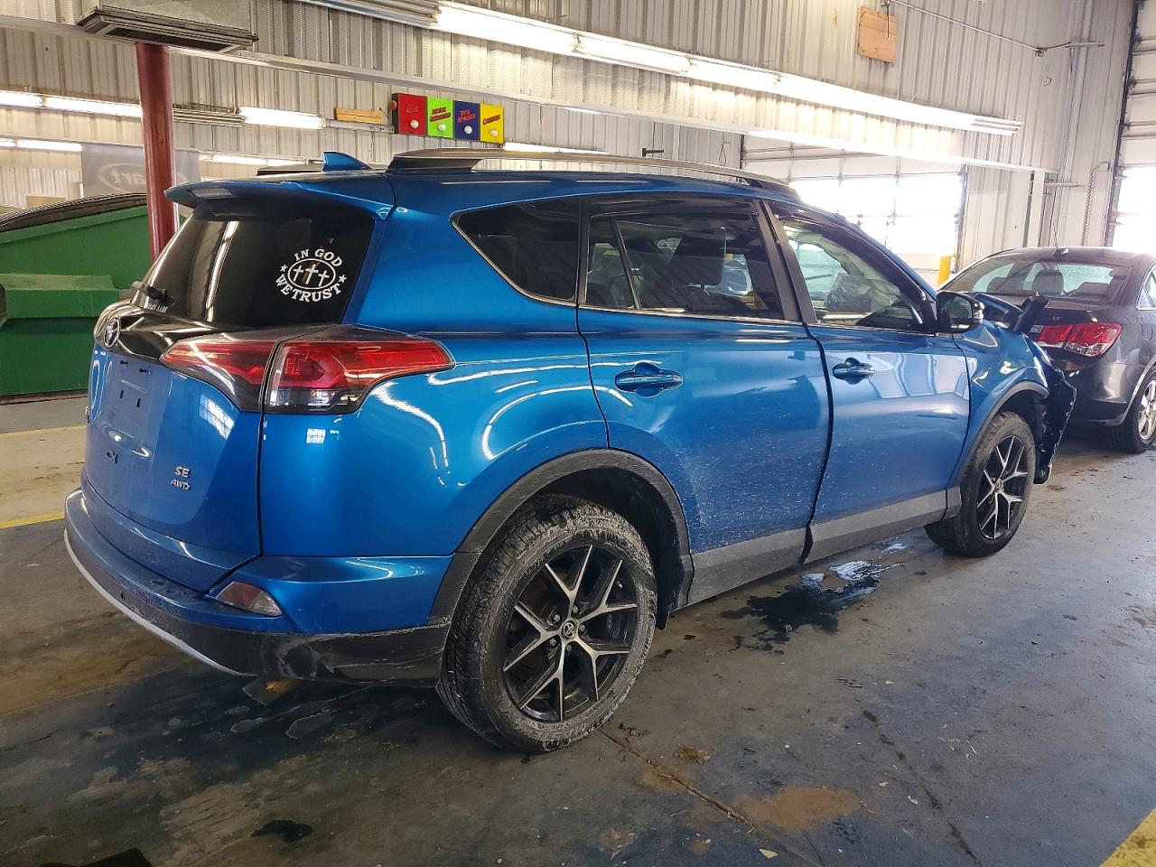 2016 TOYOTA RAV4 SE photo 3