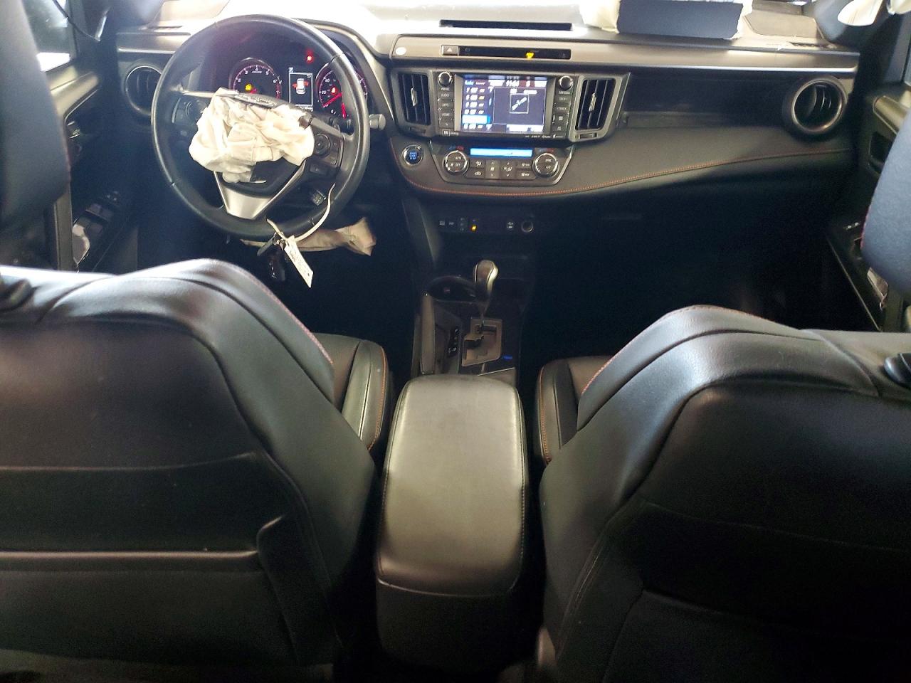 2016 TOYOTA RAV4 SE photo 8
