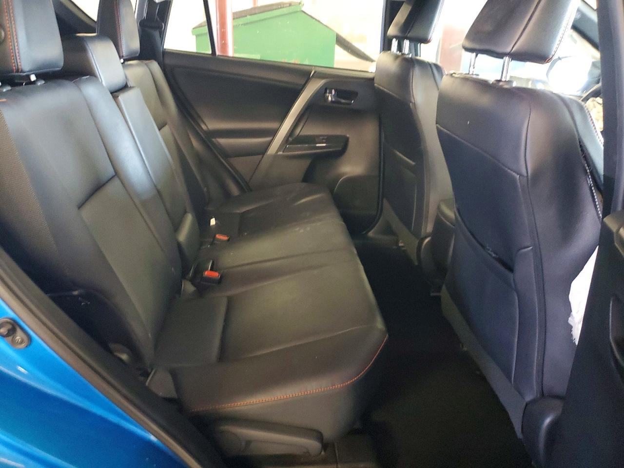 2016 TOYOTA RAV4 SE photo 11
