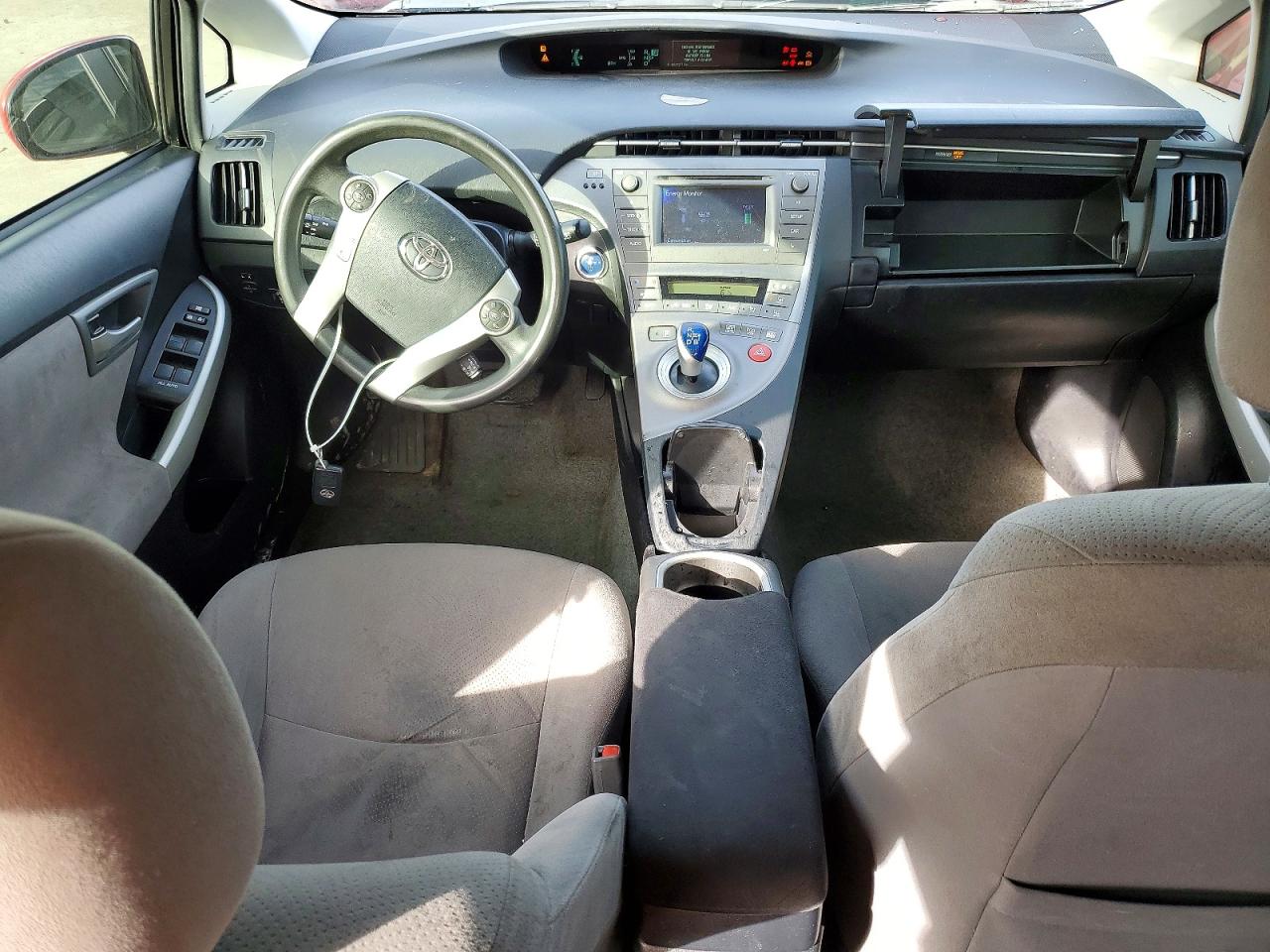 2015 TOYOTA PRIUS photo 8