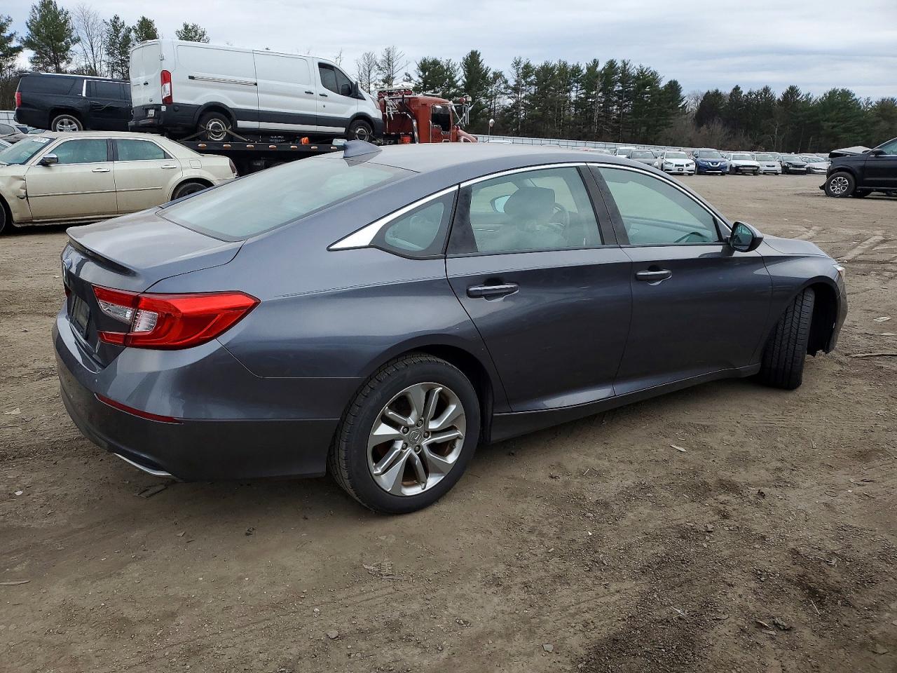2018 HONDA ACCORD LX photo 3