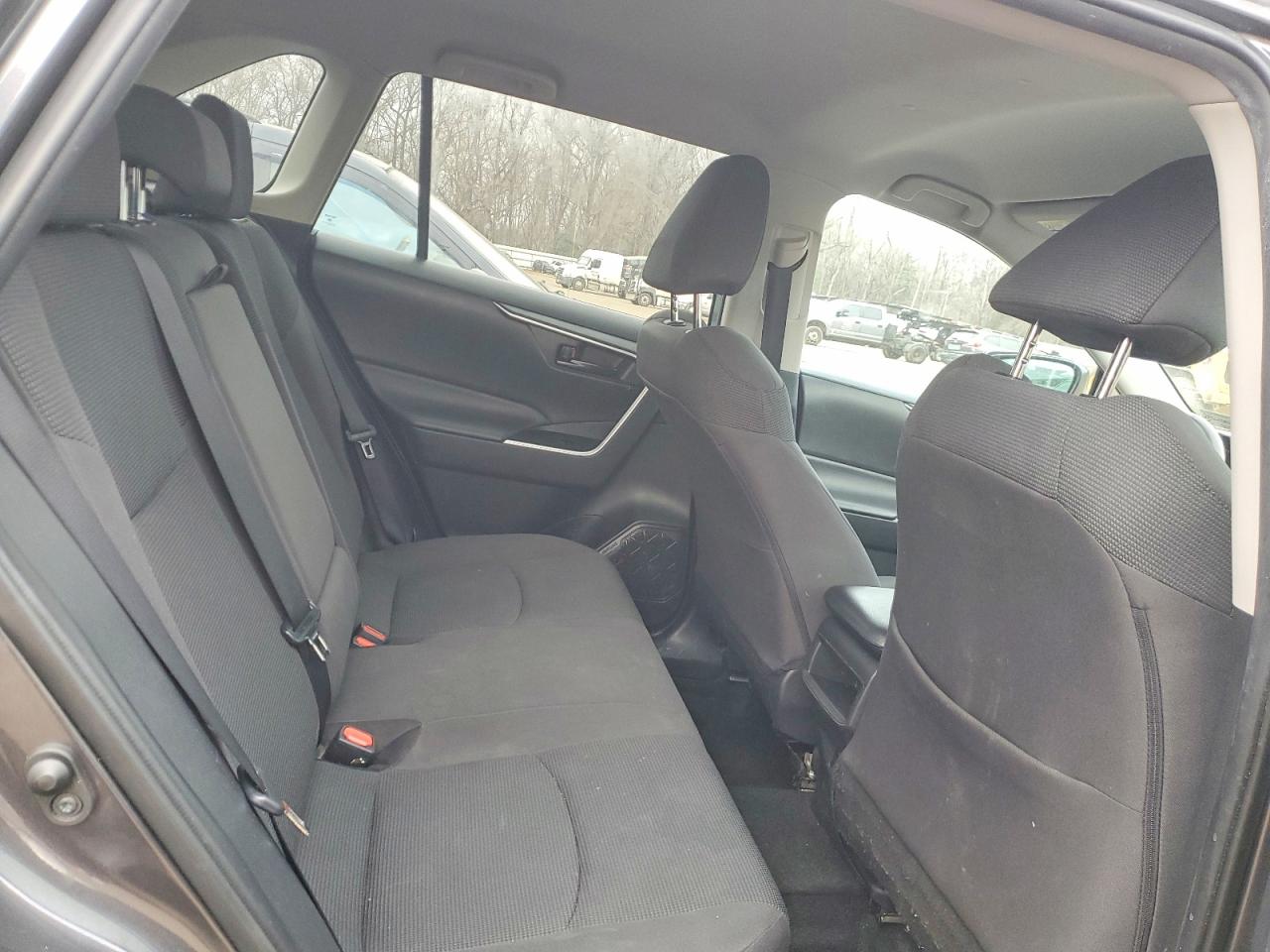 2021 TOYOTA RAV4 LE photo 11
