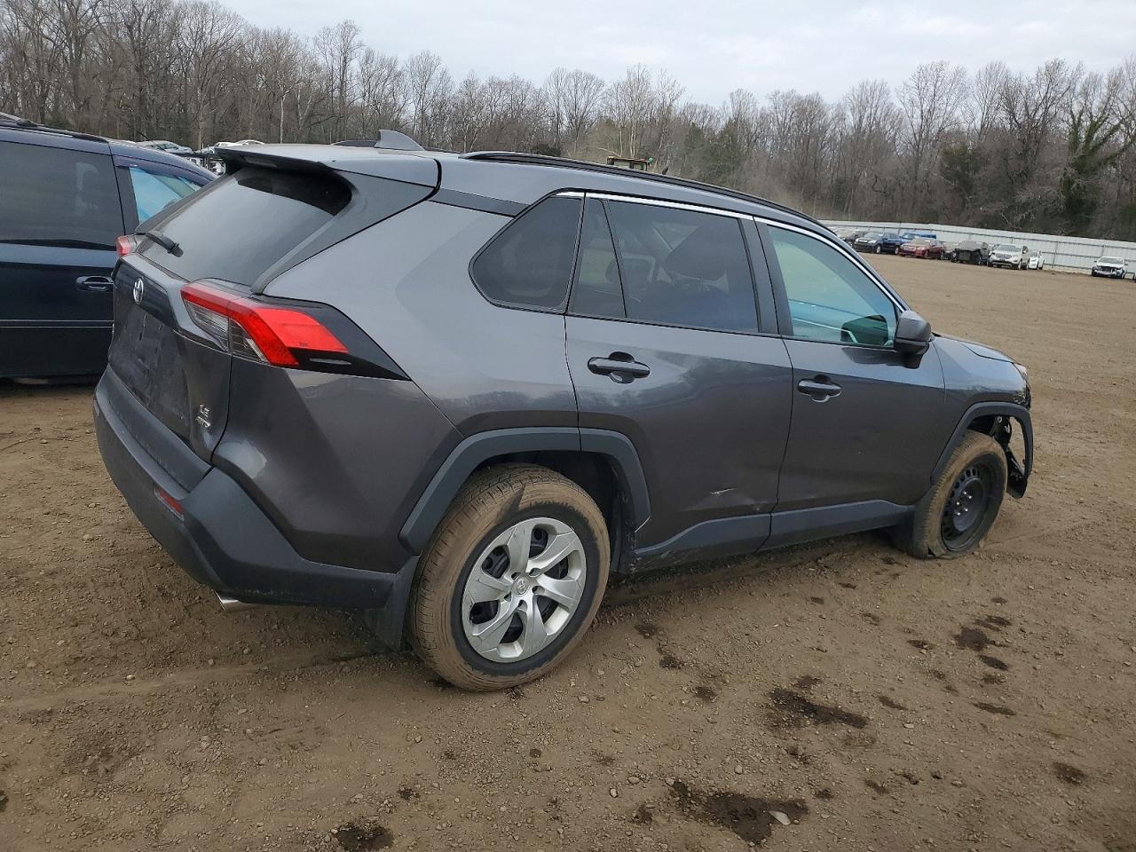 2021 TOYOTA RAV4 LE photo 3