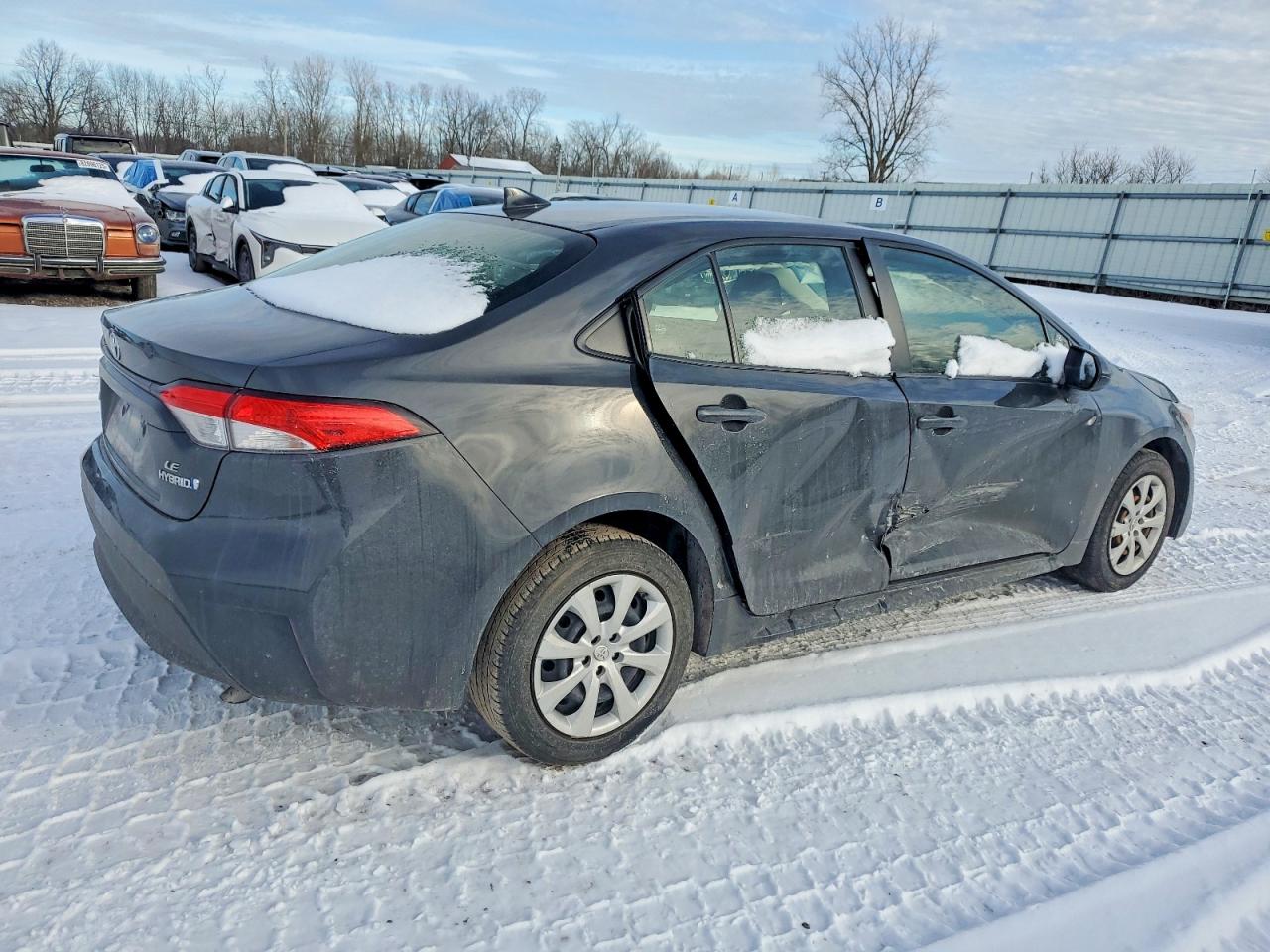 2023 TOYOTA COROLLA LE photo 3