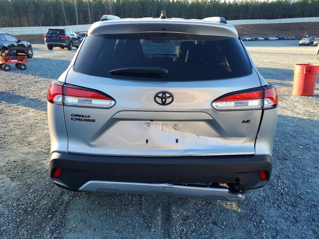 2025 TOYOTA COROLLA CROSS LE photo 6
