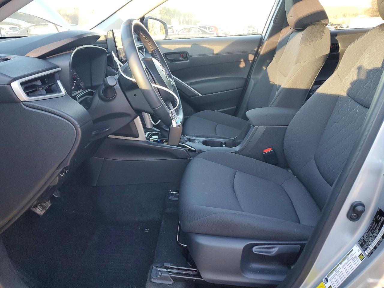 2025 TOYOTA COROLLA CROSS LE photo 7