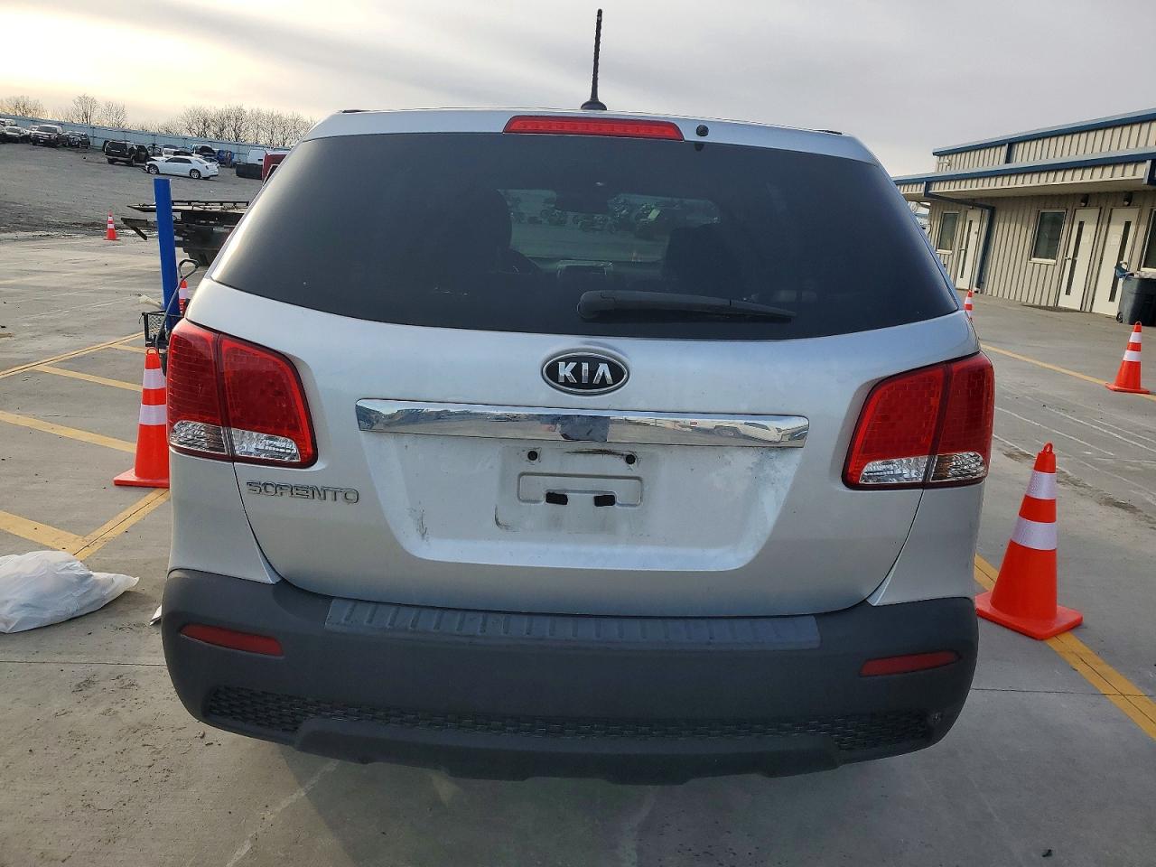 2012 KIA SORENTO BASE photo 6
