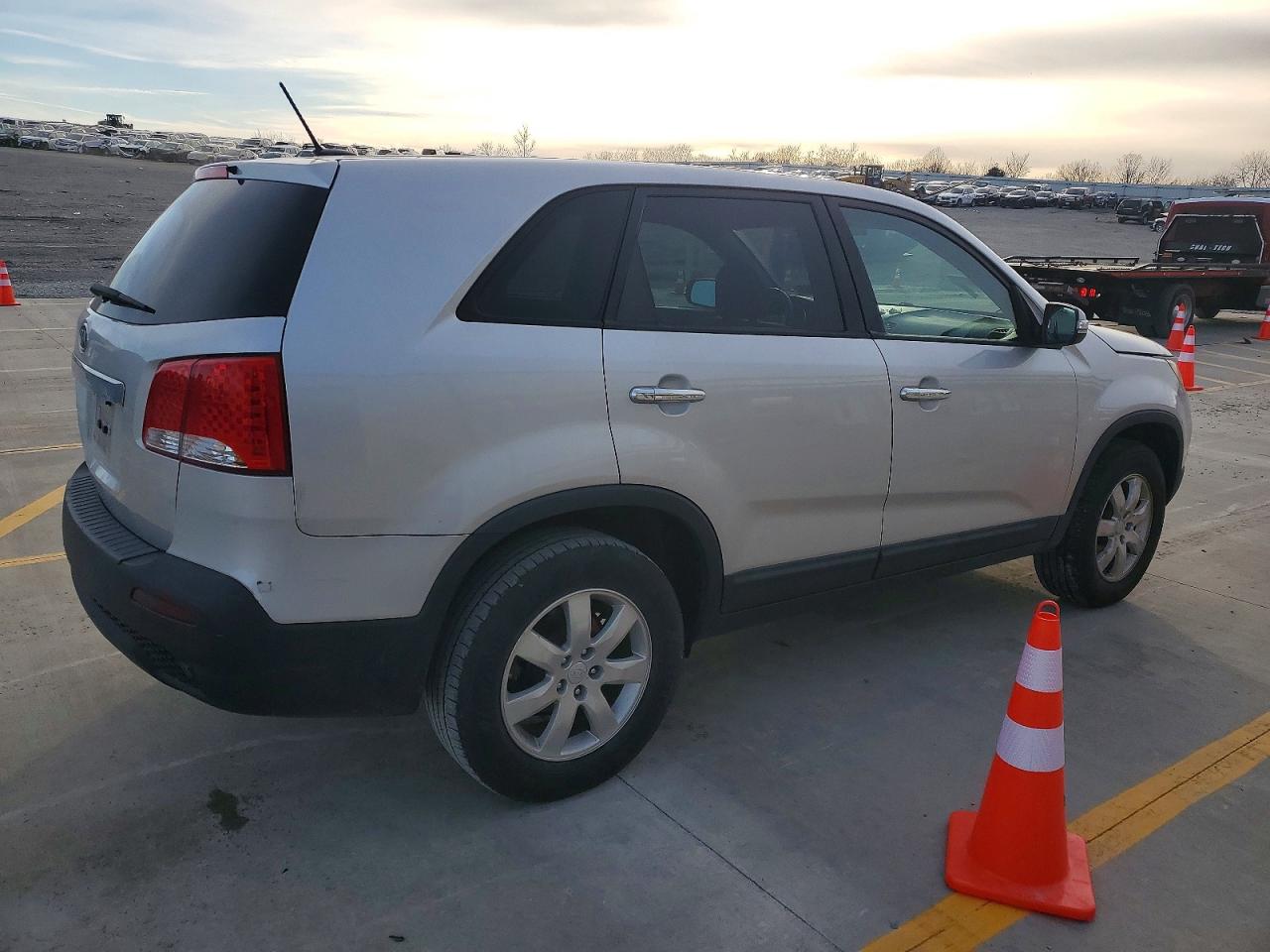2012 KIA SORENTO BASE photo 3