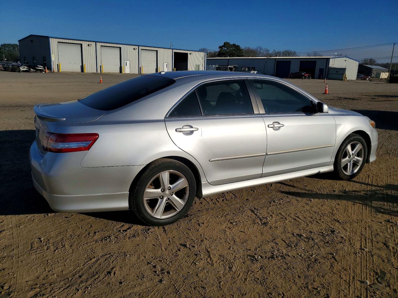 2011 TOYOTA CAMRY BASE photo 3