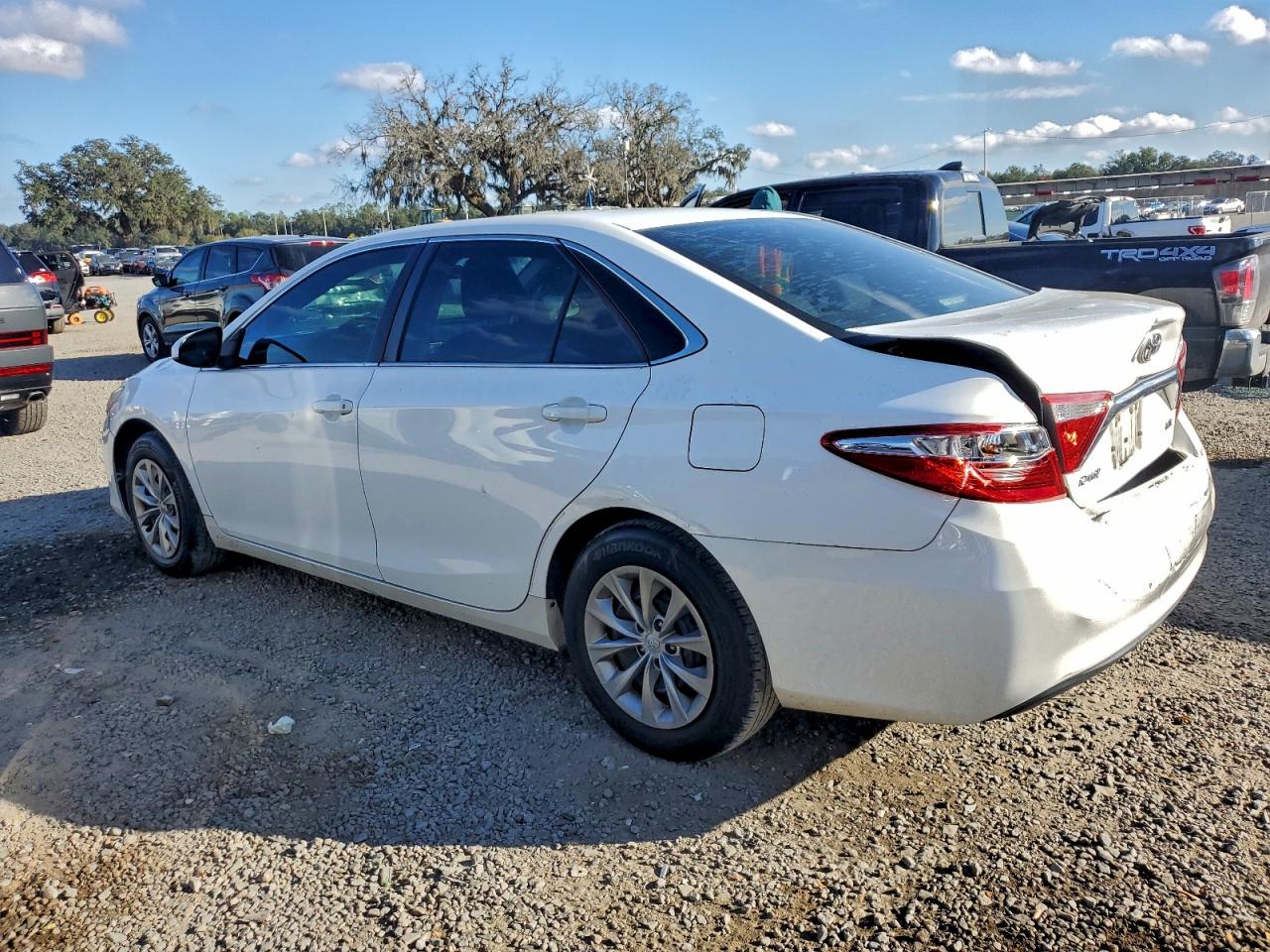 2017 TOYOTA CAMRY LE photo 2