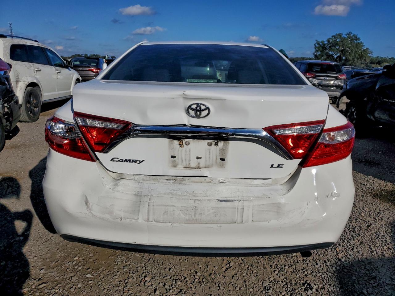2017 TOYOTA CAMRY LE photo 6
