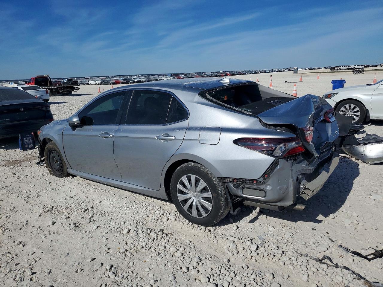 2022 TOYOTA CAMRY LE photo 2