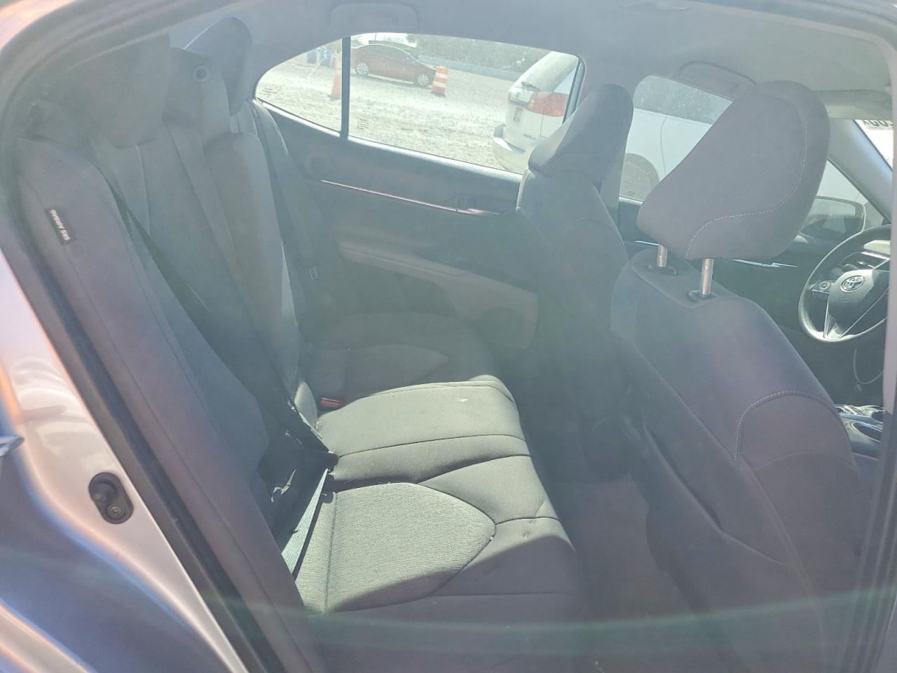 2022 TOYOTA CAMRY LE photo 10