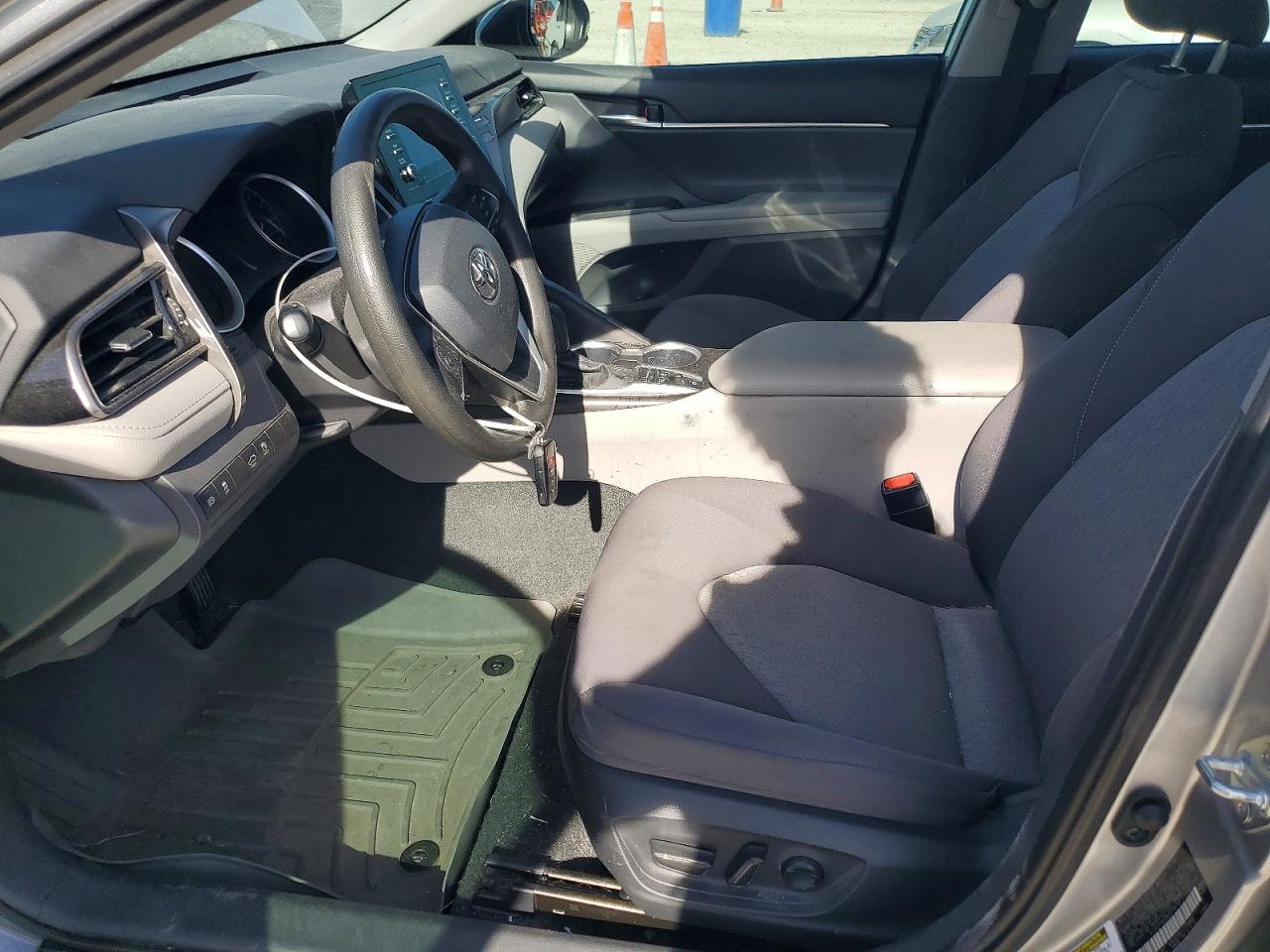 2022 TOYOTA CAMRY LE photo 7