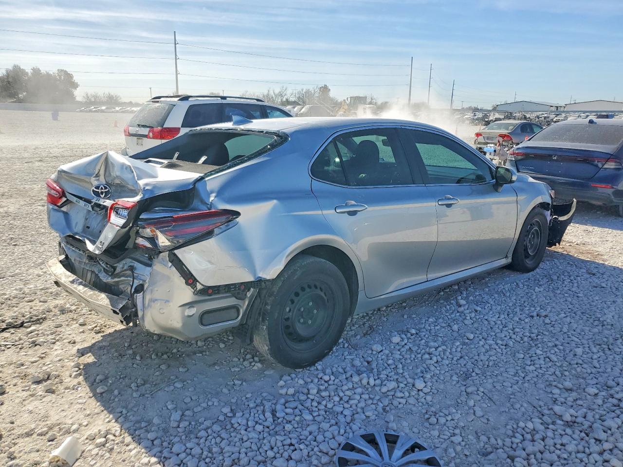 2022 TOYOTA CAMRY LE photo 3