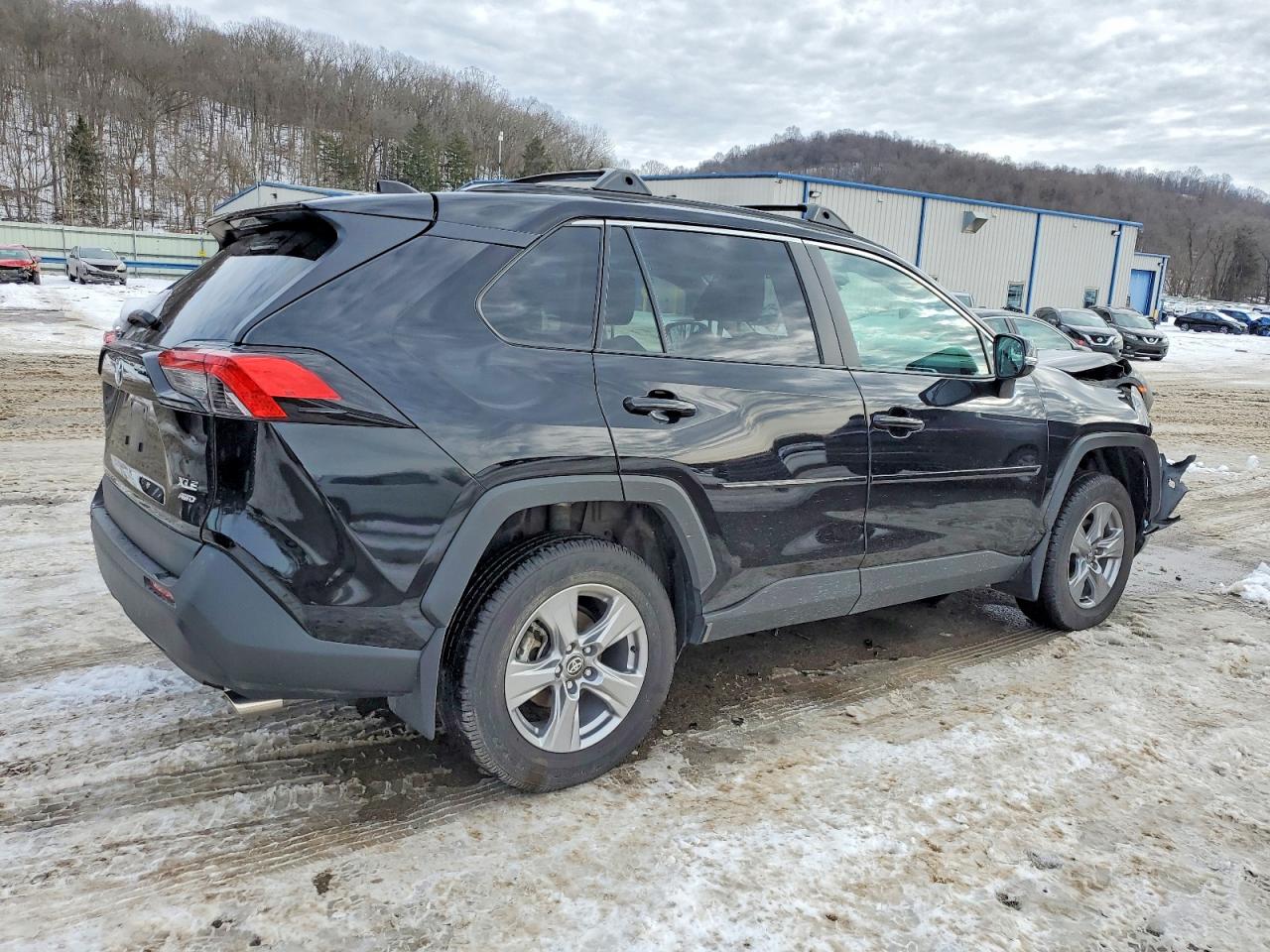 2025 TOYOTA RAV4 XLE photo 3