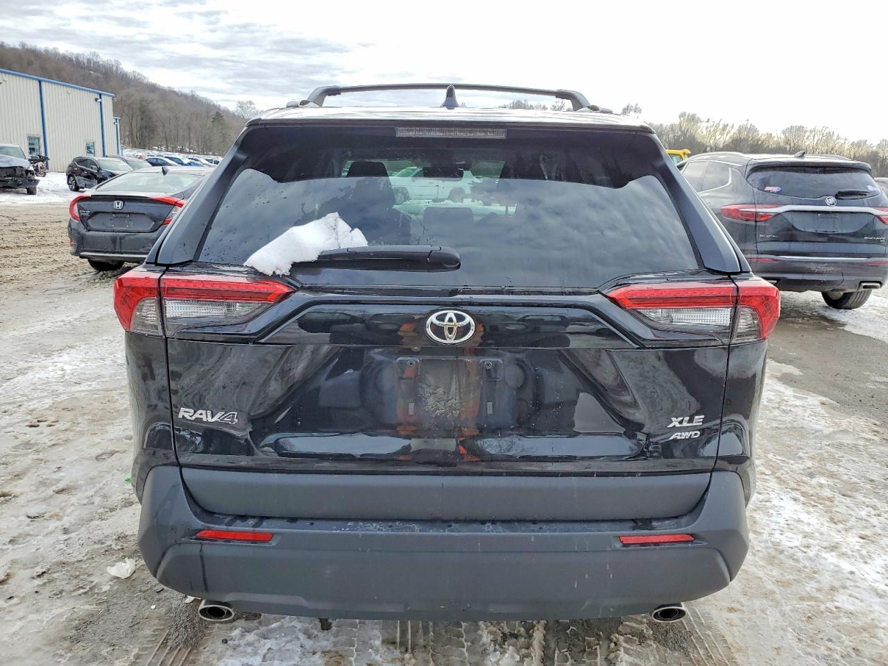 2025 TOYOTA RAV4 XLE photo 6