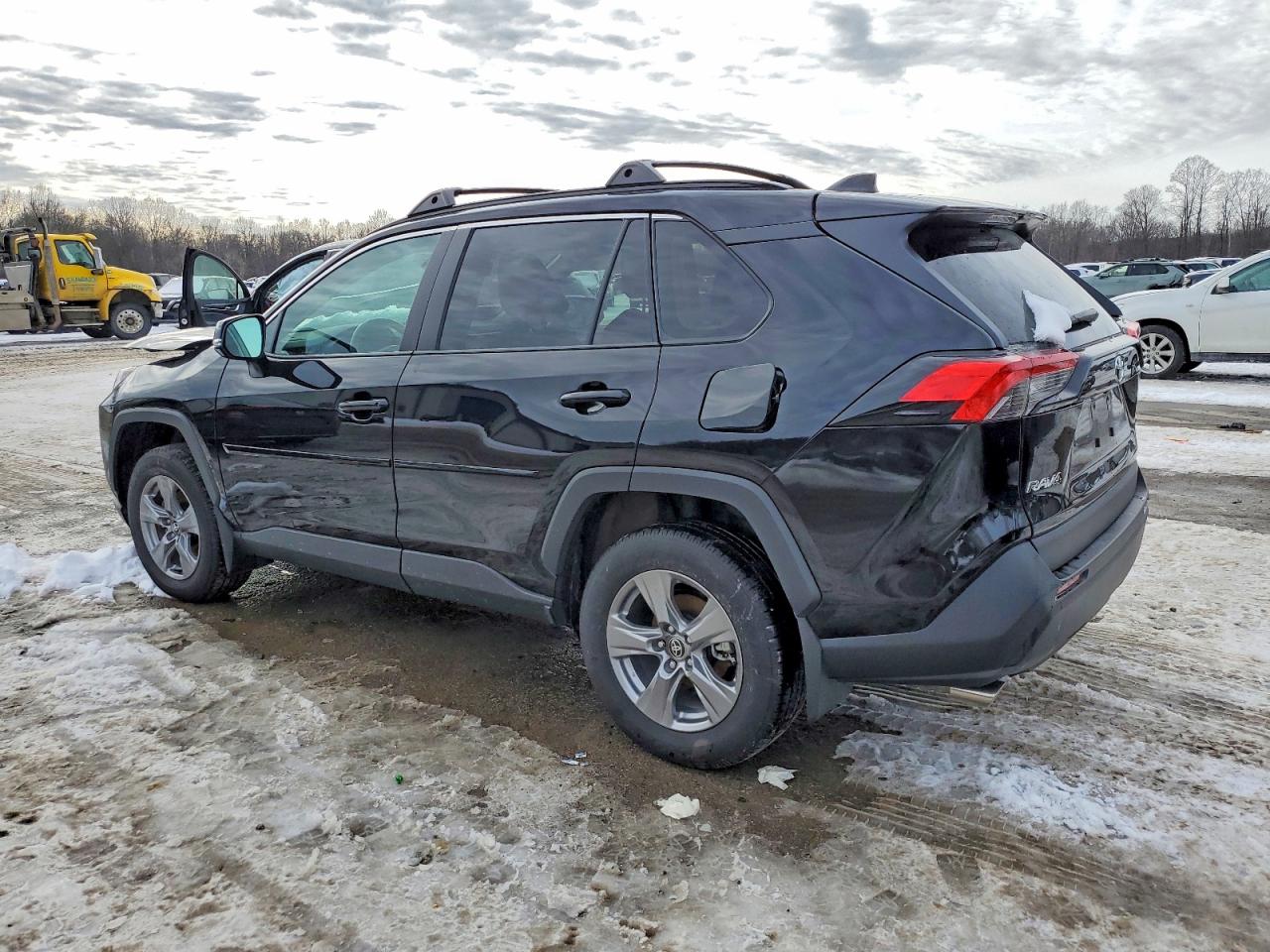 2025 TOYOTA RAV4 XLE photo 2