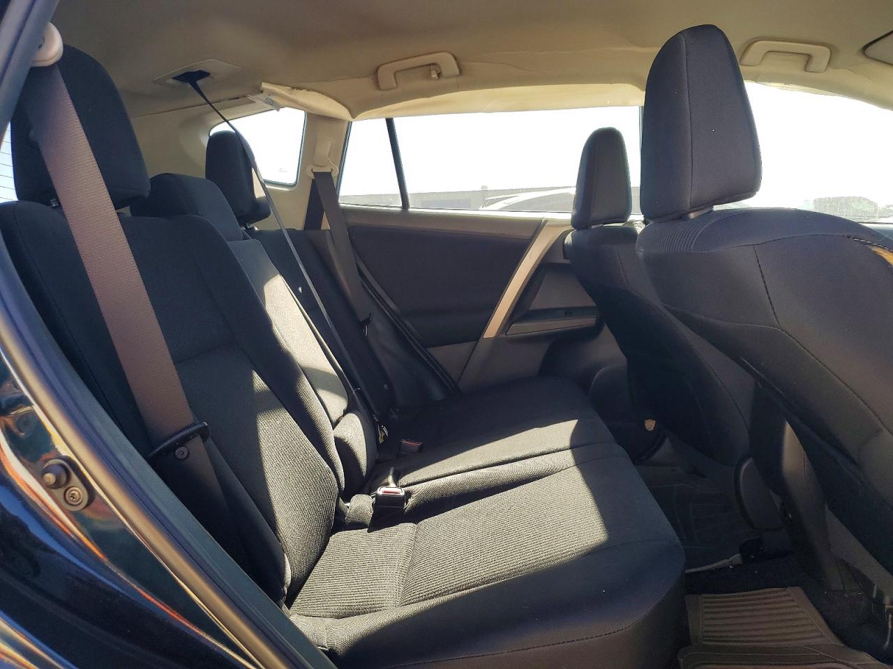 2018 TOYOTA RAV4 LE photo 11